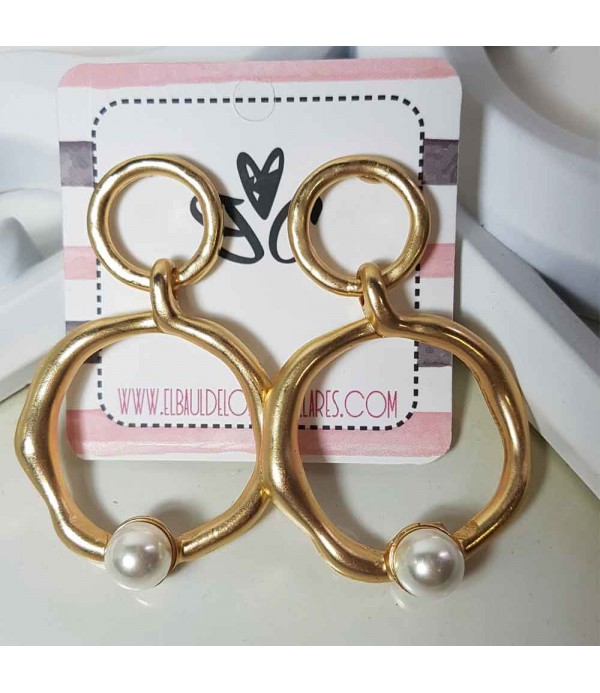 Golden earrings with pearl style Vania