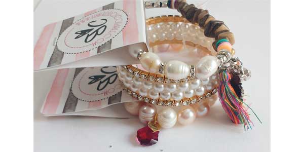 Combinar pulseras de perlas
